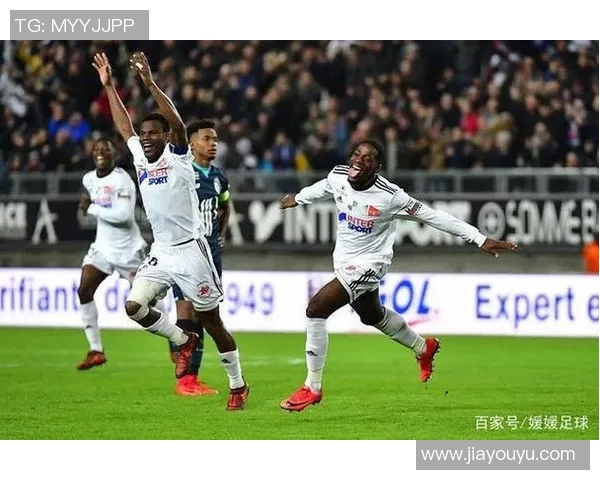 法联赛杯激战特鲁瓦对决朗斯双方争夺晋级名额的精彩对抗