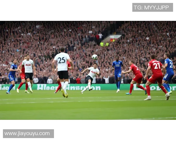 富力球迷与国安球迷的激情对决谁能在绿茵场上笑到最后