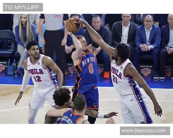 骑士与尼克斯激战正酣球迷期待精彩对决与惊喜表现 骑士与尼克斯激战正酣球迷期待精彩对决与惊喜表现