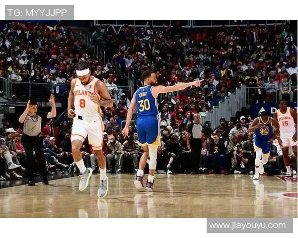 2015年NBA勇士与老鹰的巅峰对决回顾与精彩瞬间分析 2015年NBA勇士与老鹰的巅峰对决回顾与精彩瞬间分析