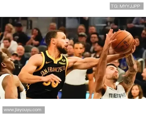 勇士与灰熊季后赛第六场激战回顾与精彩瞬间分析 勇士与灰熊季后赛第六场激战回顾与精彩瞬间分析