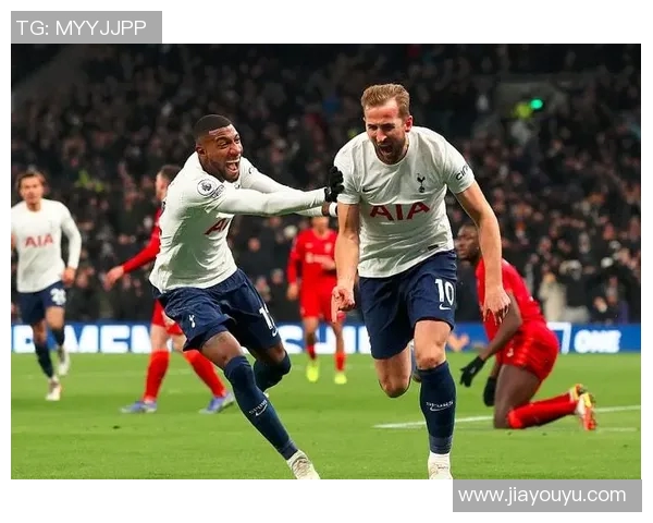 本卡菲主场迎战阿鲁卡双方争夺关键三分的精彩对决