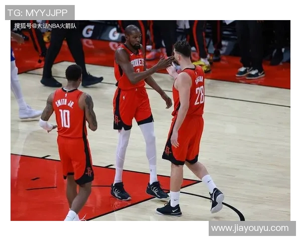火箭队与独行侠的激烈对决揭示NBA季后赛的悬念与精彩瞬间 火箭队与独行侠的激烈对决揭示NBA季后赛的悬念与精彩瞬间