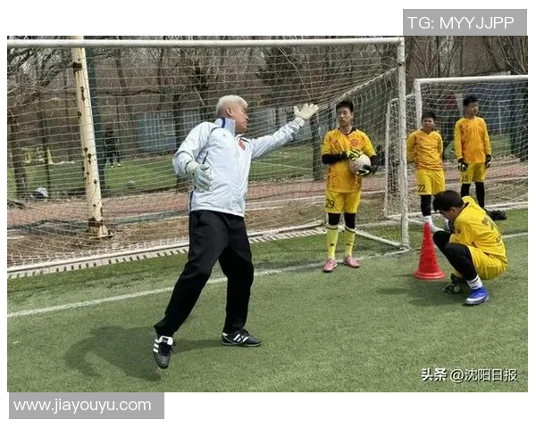 李伟的足球人生：从青涩少年到职业球员的心路历程与成长故事