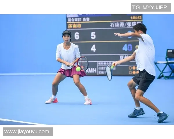 成都网球队的灵活性揭秘：网球巨献背后的训练与技巧探索